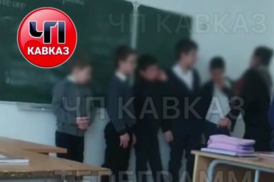 Российская учительница дала пощечины ученикам, отчитывая их за плохое поведение