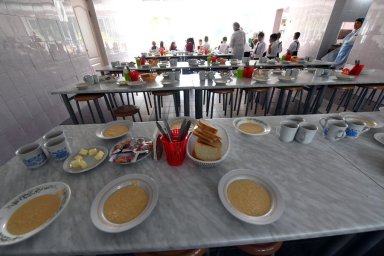 Российская школа из-за нехватки еды в столовой перевела детей на дистанционное обучение