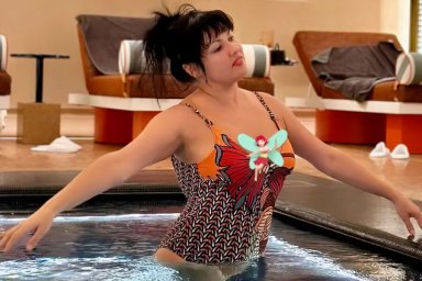 52-летняя Анна Нетребко снялась в купальнике