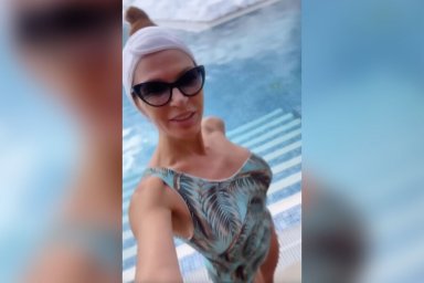 54-летняя Эвелина Бледанс снялась в купальнике на Камчатке