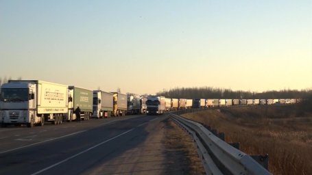 Правительство РФ продлило запрет на въезд грузовиков из ЕС