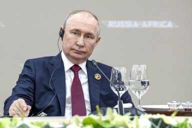 Путин заявил, что многие страны тасуют и меняют международные правила для себя