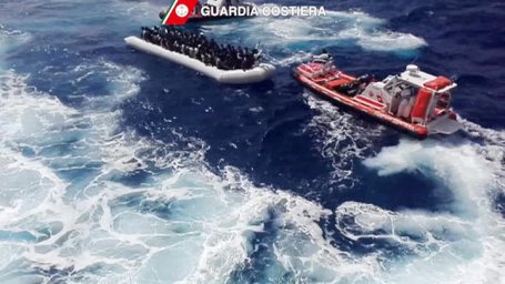 У берегов Италии затонула лодка с мигрантами, более 60 человек погибли