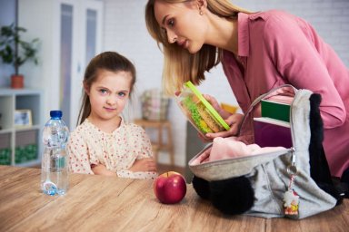 Эксперт по питанию перечислил вредные пищевые привычки из детства