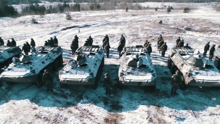 В Белоруссию прибыл еще один эшелон с военной техникой