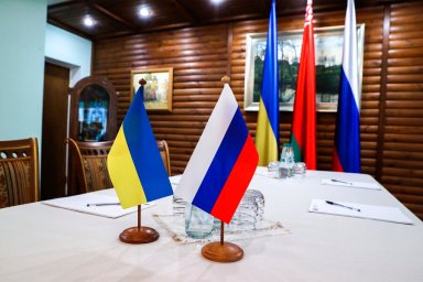 Запад контактирует с Россией с целью начать мирные переговоры с Украиной
