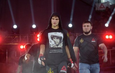 Российский боец Евлоев победил бразильца Лопеса на турнире UFC 288
