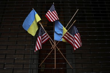 Половина жителей США поддерживает отправку Вашингтоном оружия на Украину