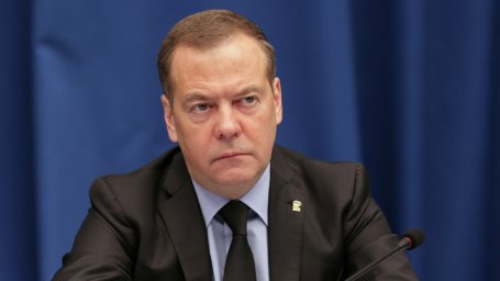 Медведев: западные области Украины пристроят прежним хозяевам