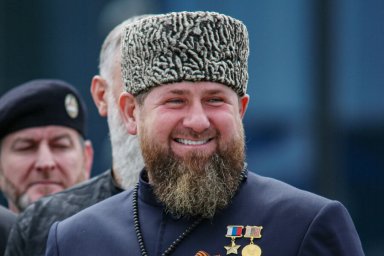 Кадыров объявил награду за ликвидацию военного, который разжег костер Кораном