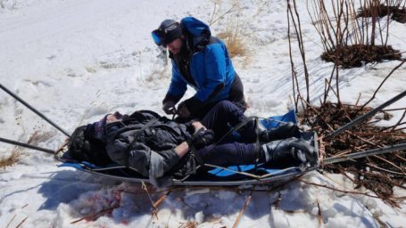 В горах Карачаево-Черкесии пожилой лыжник получил смертельную травму