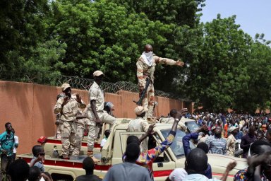 Экс-президент Нигера выступил против любой военной интервенции в республику