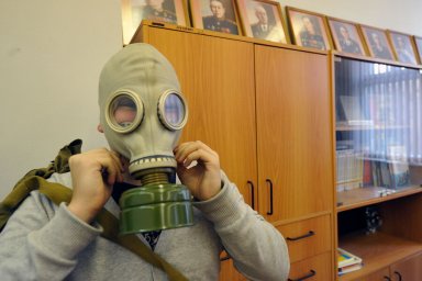 Российских школьников научат защищаться от воздействия оружия массового поражения