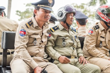 Камбоджийским полицейским запретили выпрашивать чаевые