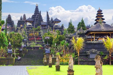 Посольство России не увидело предпосылок для введения квот для туристов на Бали