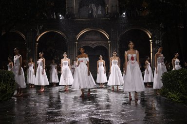 Дом моды Dior вдохновился Фридой Кало для создания новой коллекции