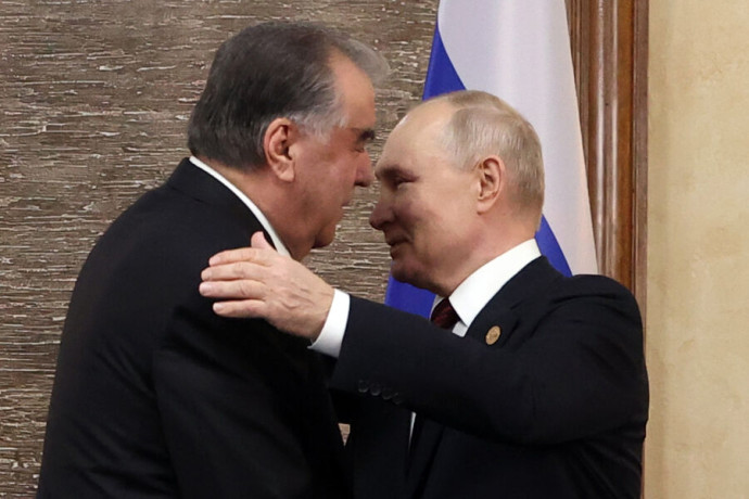 В Кремле сообщили, что президент Таджикистана Рахмон сегодня получит награду от Путина