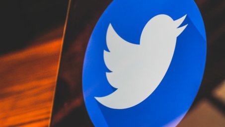 Twitter разблокировал публикацию Медведева про Польшу