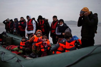 Свыше 100 тыс. человек нелегально прибыли в Великобританию на лодках за пять лет