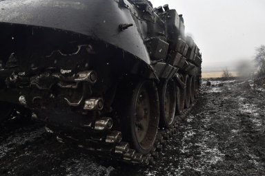 РИА Новости: российские танкисты уничтожили выявленную в укрытии украинскую технику