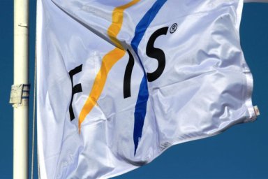 FIS продлила отстранение российских лыжников