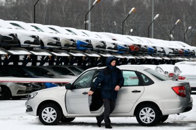 В России за месяц продано 52,8 тыс. легковых и легких коммерческих машин