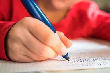 Педагог объяснила, почему школьникам обязательно надо писать от руки