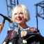 Певица Sia сняла фирменный парик после подтяжки лица у пластического хирурга