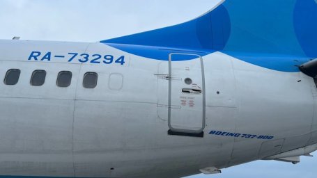 Автотрап врезался в самолет в аэропорту Самары