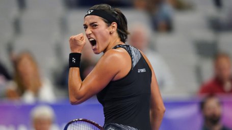 Гарсия стала первой финалисткой WTA Finals, обыграв Саккари
