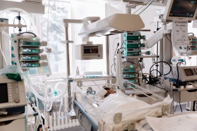 Российские врачи спасли новорожденного с «половиной» сердца