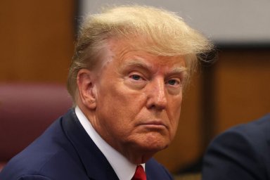 Адвокат истца: Трамп не явился в суд по делу об изнасиловании, ведь он знает, что сделал