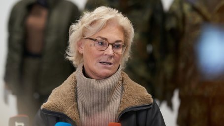 Министр обороны ФРГ собралась в отставку, утверждает Bild