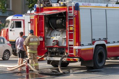 Пожарные ликвидировали открытое горение техцентра в Назрани