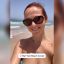Захарова улетела из России и опубликовала фото с пляжа