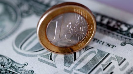 Курс доллара впервые в году превысил 72 рубля