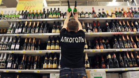 Минздрав РФ: в России могут запретить продавать крепкий алкоголь с 20:00 до 11:00 часов
