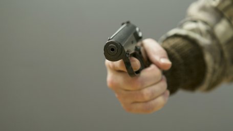 Омский полицейский выстрелил в живот спорившему с ним коллеге
