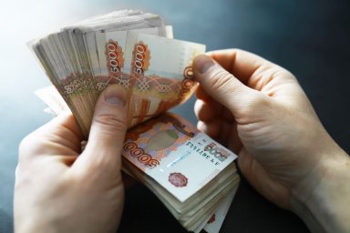 В Астрахани мошенники в шестой раз обманули пенсионера-инвестора