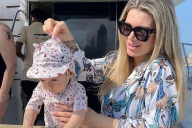 Жена Соболева пожаловалась, что прекращает кормить грудью сына из-за дочерей