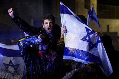 В Тель-Авиве вновь проходит массовая акция протеста