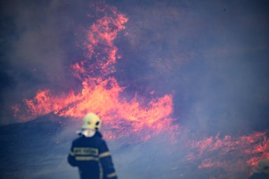 Нефтебаза горит в Кемеровской области
