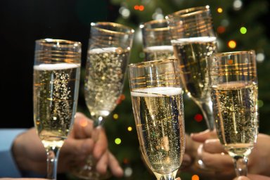 Россиянам пообещали не допустить дефицита шампанского к Новому году