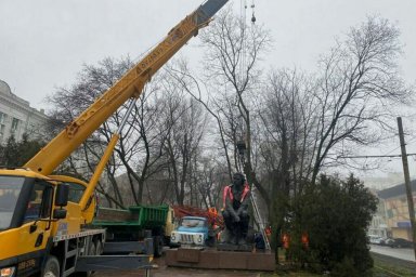 На Украине демонтировали два памятника советским солдатам на западе страны