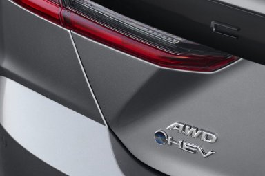 Toyota опубликовала еще одно фото модели Camry нового поколения