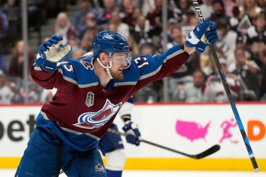 Ничушкин забросил четвертую шайбу в сезоне НХЛ