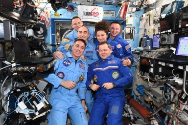 МКС: Встречи в космосе (2012)