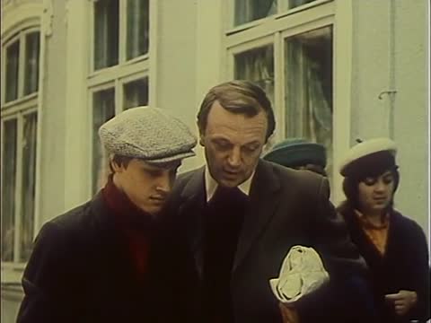 Фотографии на стене. 2 серии (1978)