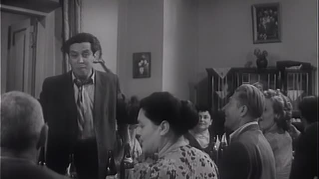 Самолет уходит в 9