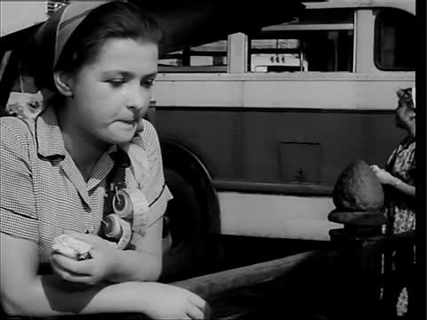 Человек родился (1956)